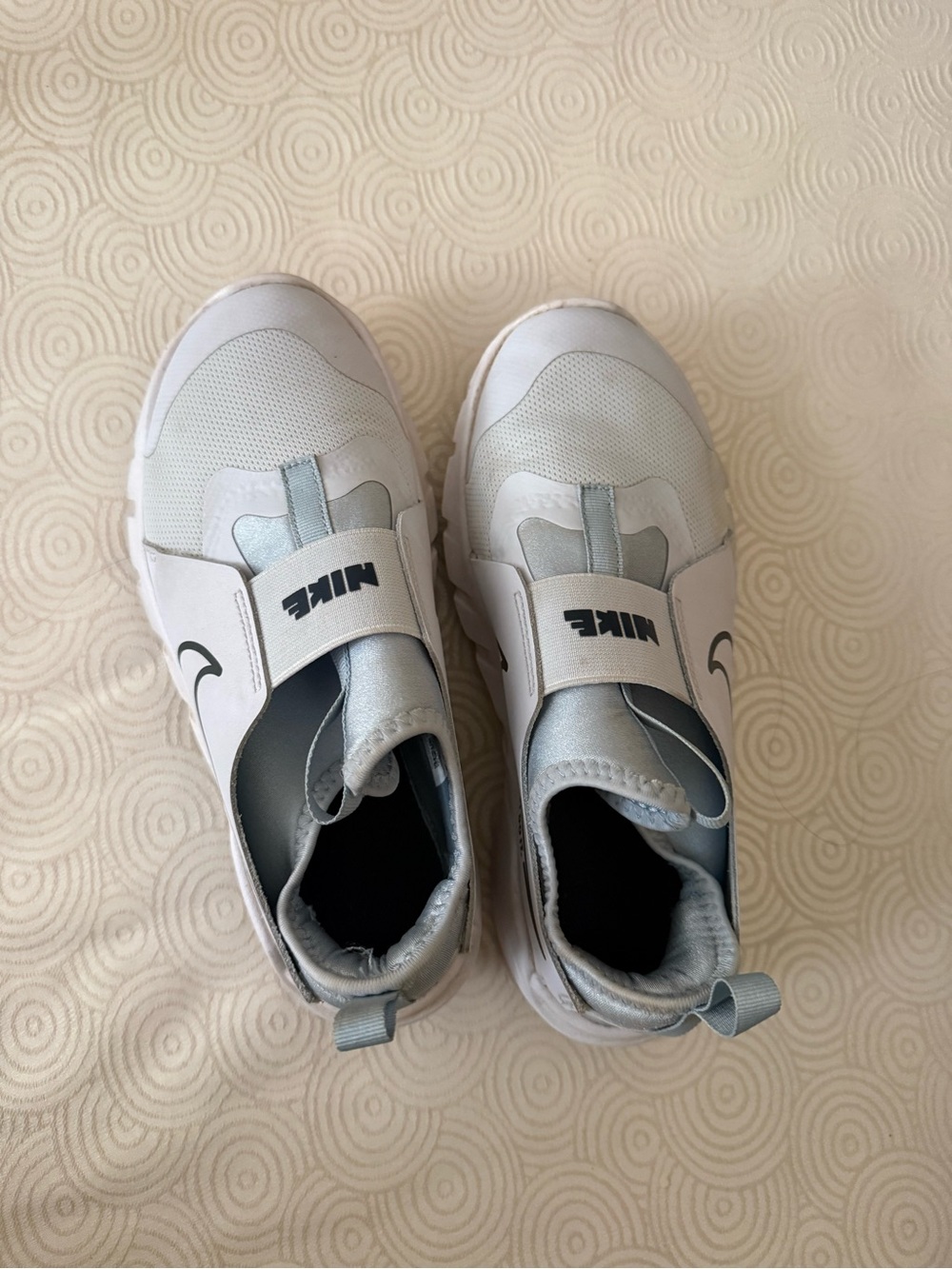 5Y Nike Kids' White and Light Gray Slip-On Sneakers